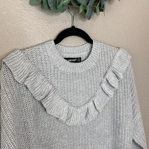 BlankNYC Ruffle Yoke Crew Neck Long Sleeve Pullover Womens Sweater Medium - Picture 2 of 7